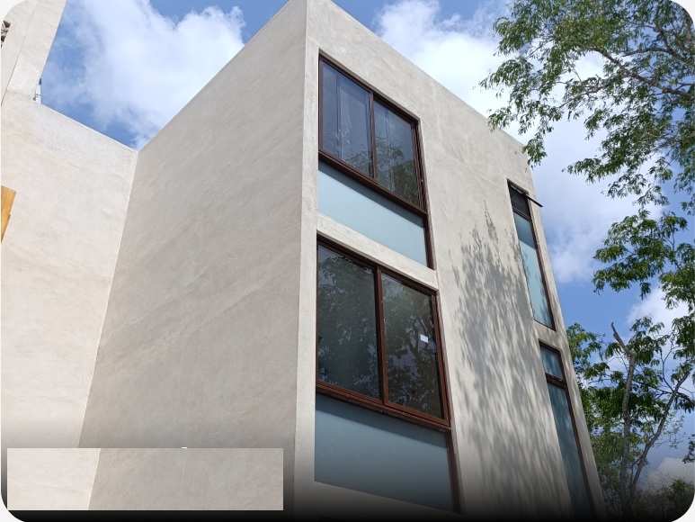Proyecto Koro Tulum con puertas y ventanas Marca Prefabricados